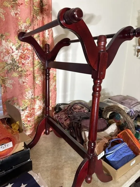 22x14x33 in cherry wood quilt rack