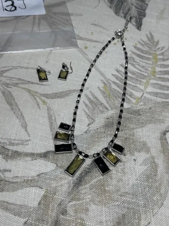 Green and blk necklace and earrings