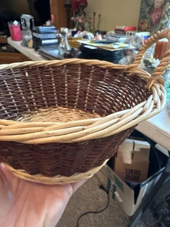 Wicker basket 8x3. Small tools