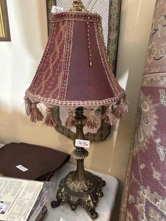 Lamp 27 in t. Gold base with shade w tassels