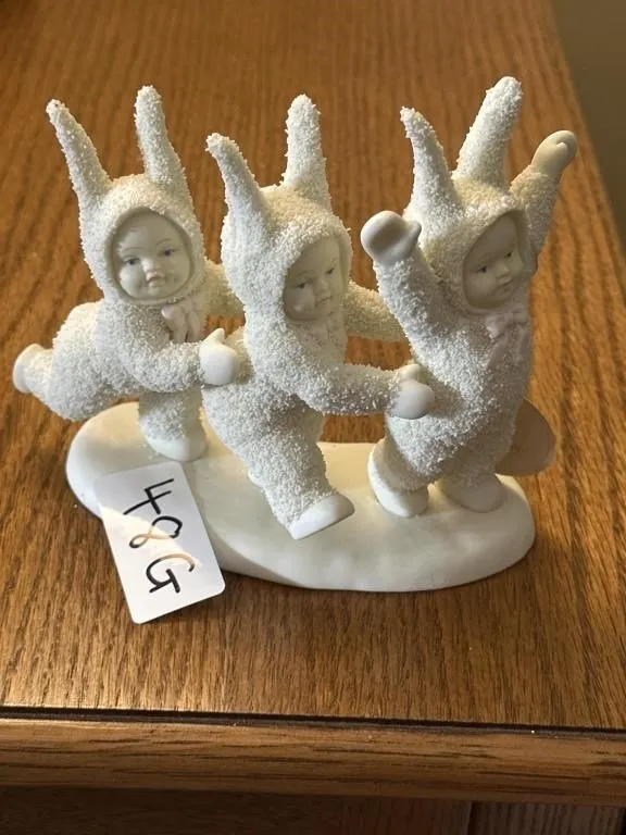Department 56 "Let's Do The Bunny Hop!" figurine