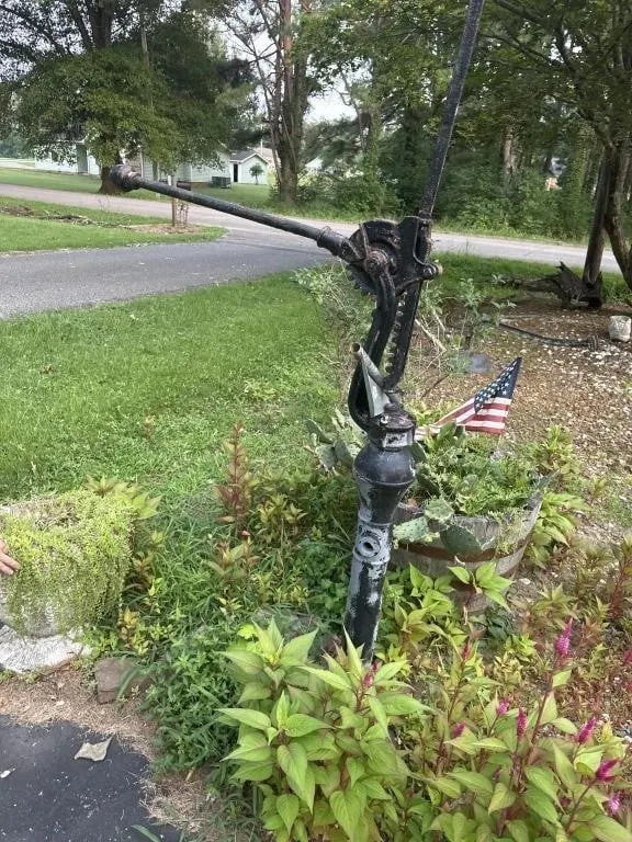 Iron hand pump 6 ft aprox