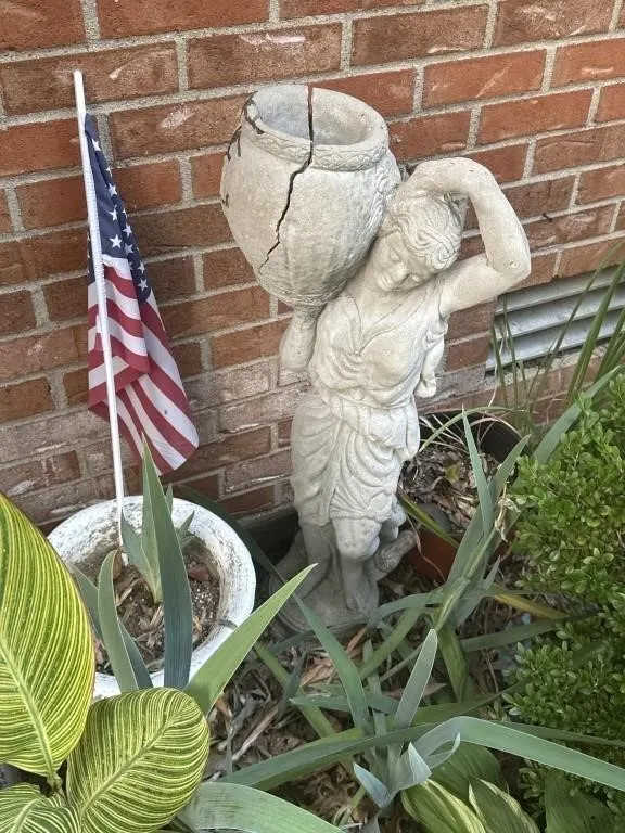 33 in lady with vase concrete 16 in pineapple