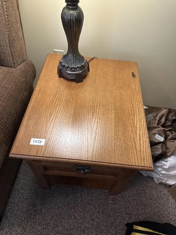 20x24x21 in end table with drawer Matches 5 g