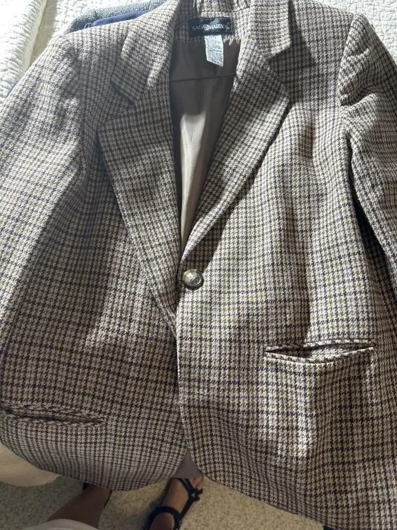 Sag Harbor tweed jacket size 8
Catalina navy
