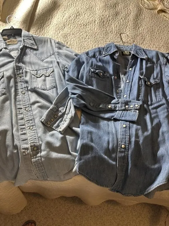 Two button up blue jean shirts. Lg
Blue jean