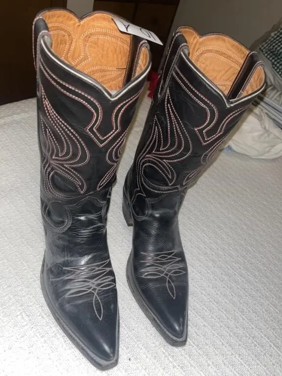 Cowboy boots black leather with red and white