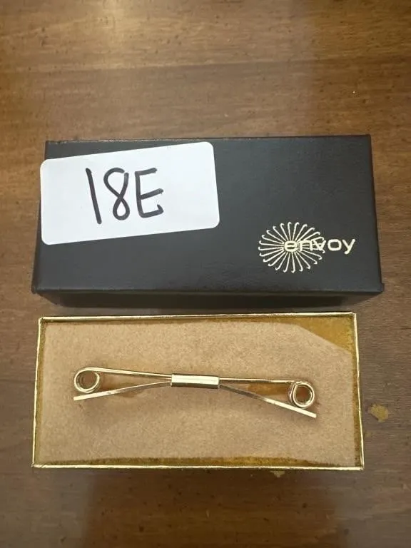 vintage Envoy brand collar bar is designed with a