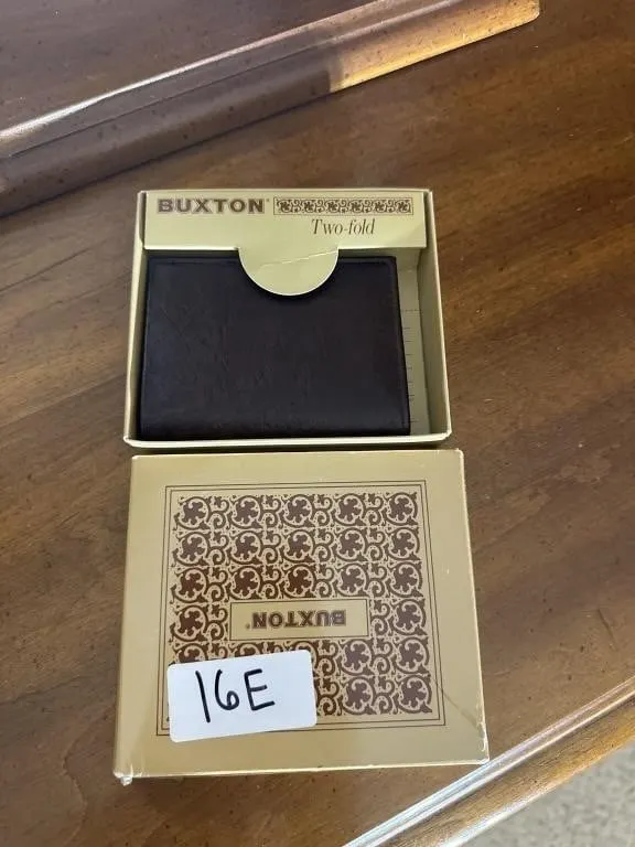 Button wallet
