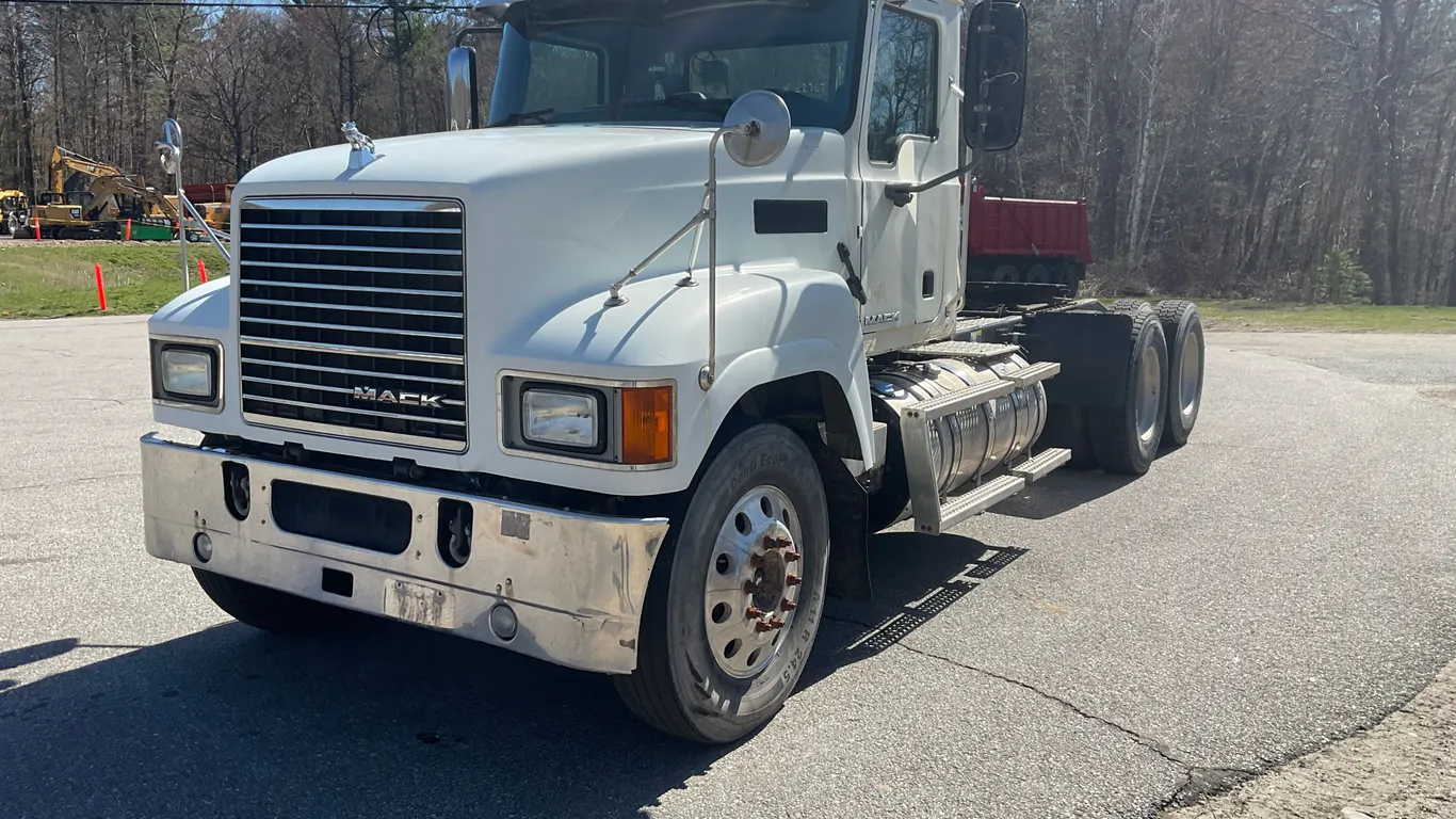 2016 MACK CHU613 PINNACLE TANDEM AXLE DAY CAB TRUCK TRACTOR VIN: 1M1AN07Y8GM022767