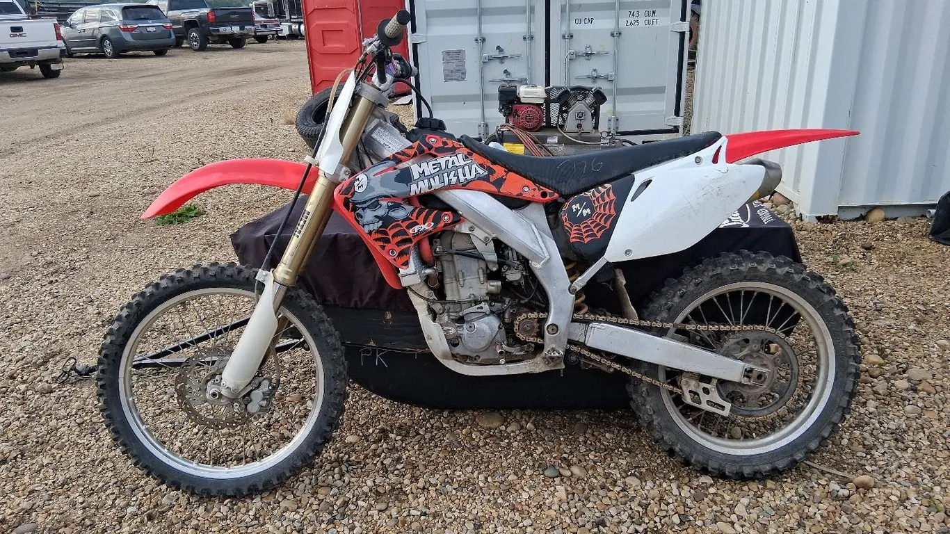 2002 Honda CRF 450R Dirt Bike