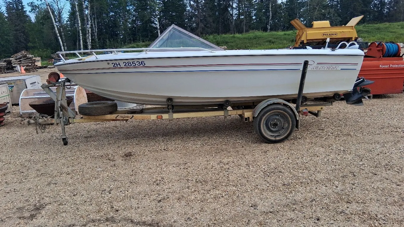 Canaventure 16 Foot Lake Boat