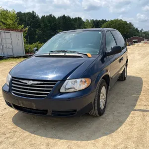 2006 Chrysler Town Country Van (Has WI Title)