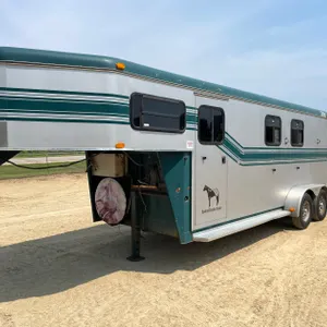 1998 Trailet 2-Horse Trailer with Overnight Package (Has WI Title)