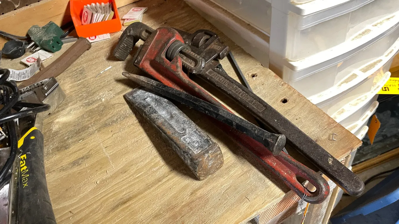 (2) Pipe Wrenches