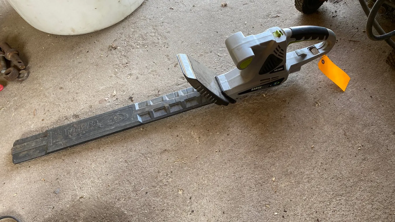 Earthwise Electric Hedge Trimmer
