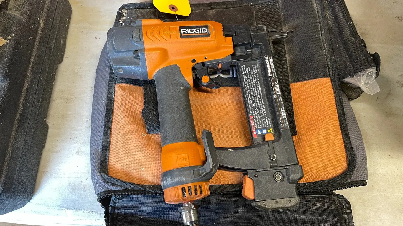 Rigid Pneumatic Finish Stapler