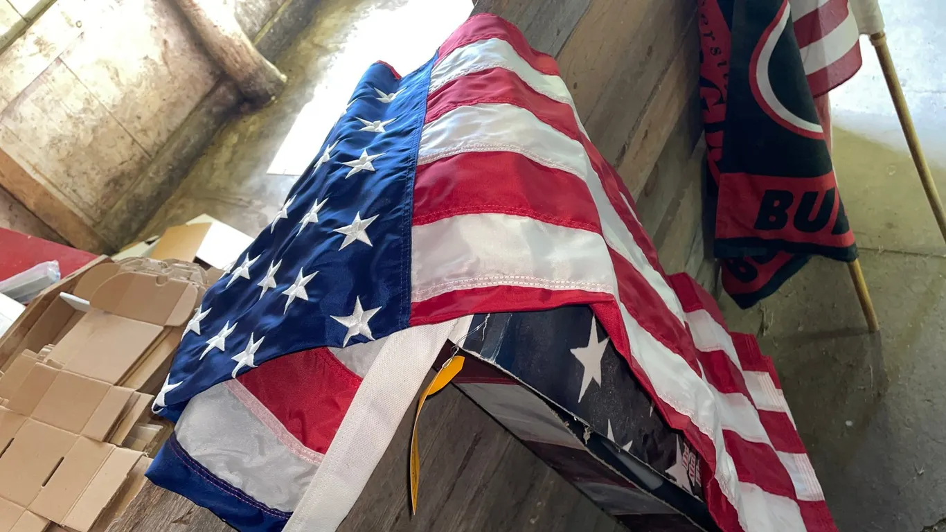 Olympus Deluxe Aluminum Flag Pole and Flag Set