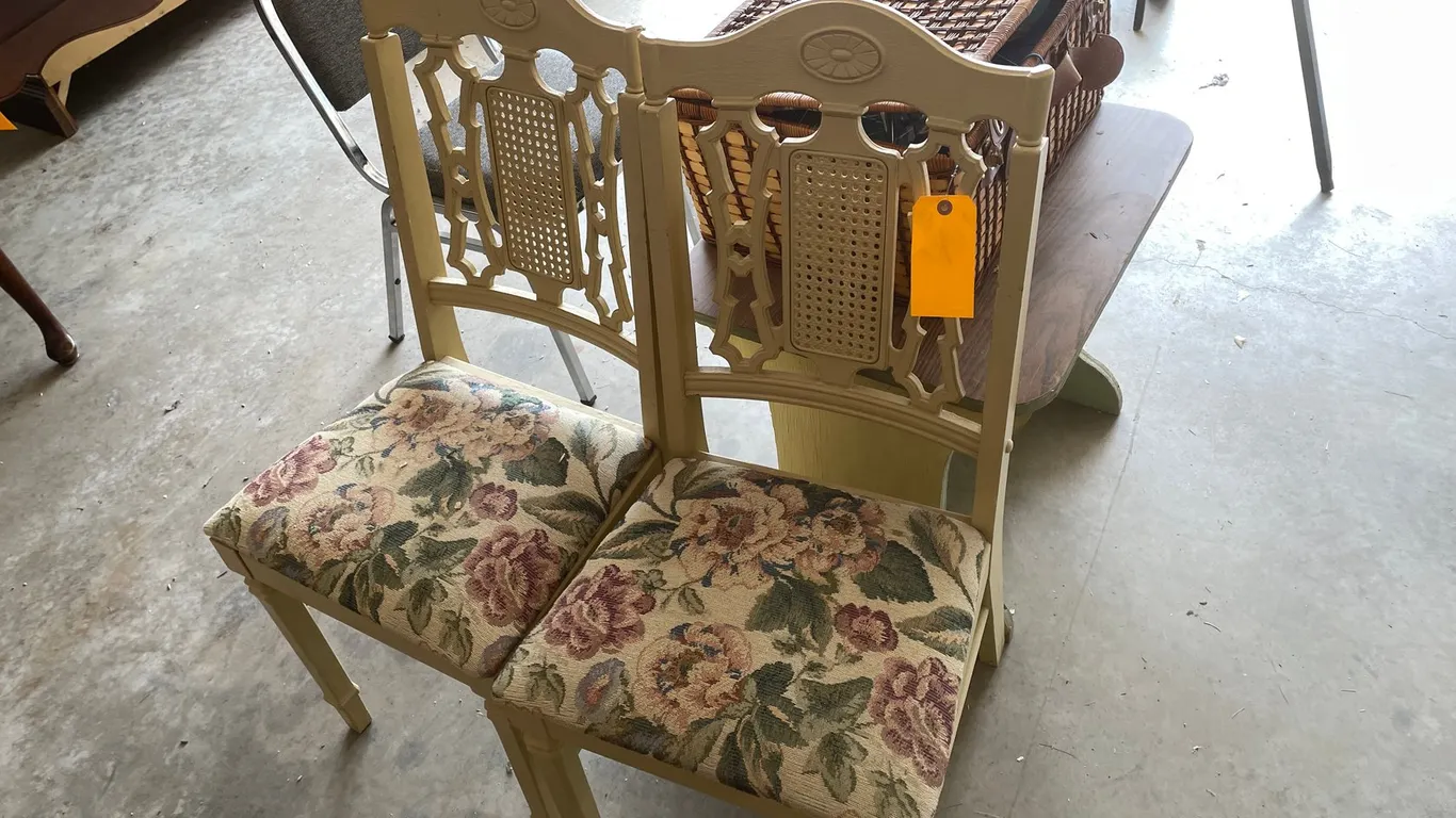 (3) Chairs and End Table