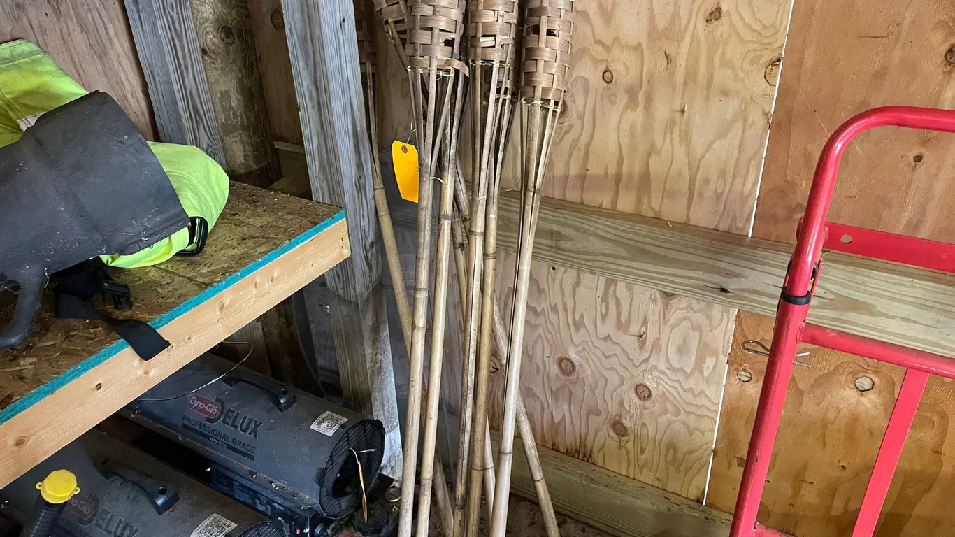 (8) Tiki Torches