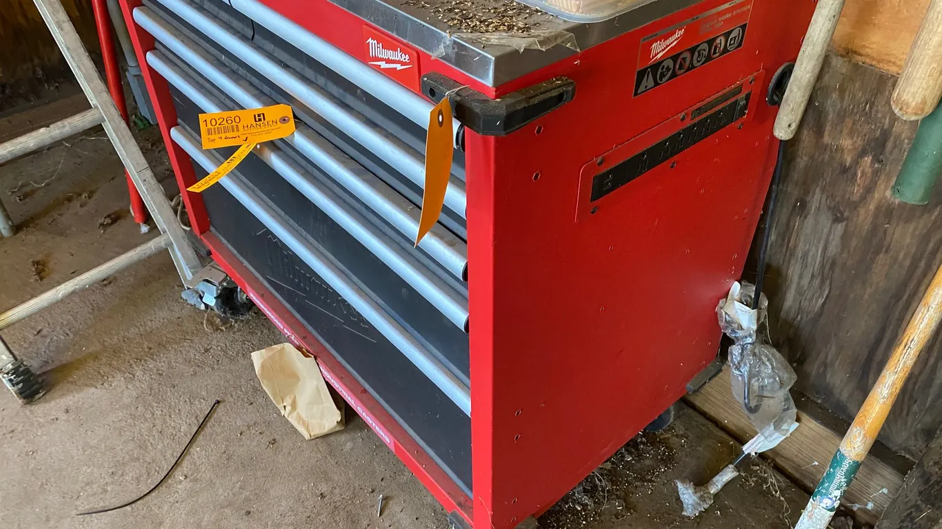 Milwaukee Rolling Tool Box