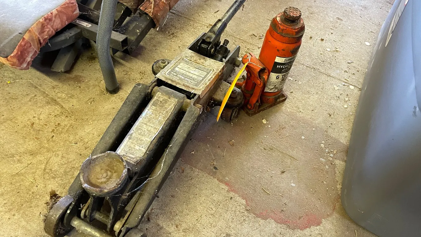 Sears 4,000 Lbs. Hydraulic Floor Jack and 6-Ton Bottle Jack