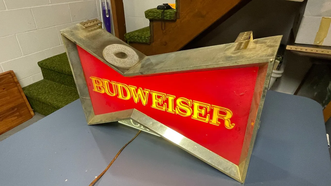 Budweiser on Tap Light Up Sign