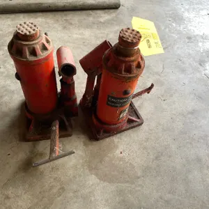(2) Hydraulic Jacks