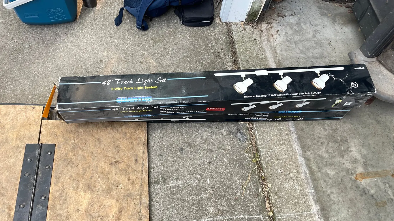 (2) New Sets of Quantus Lighting Track Lights