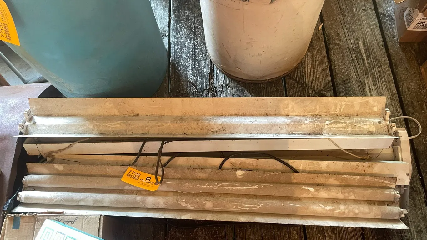 (5) 4' Shop Lights