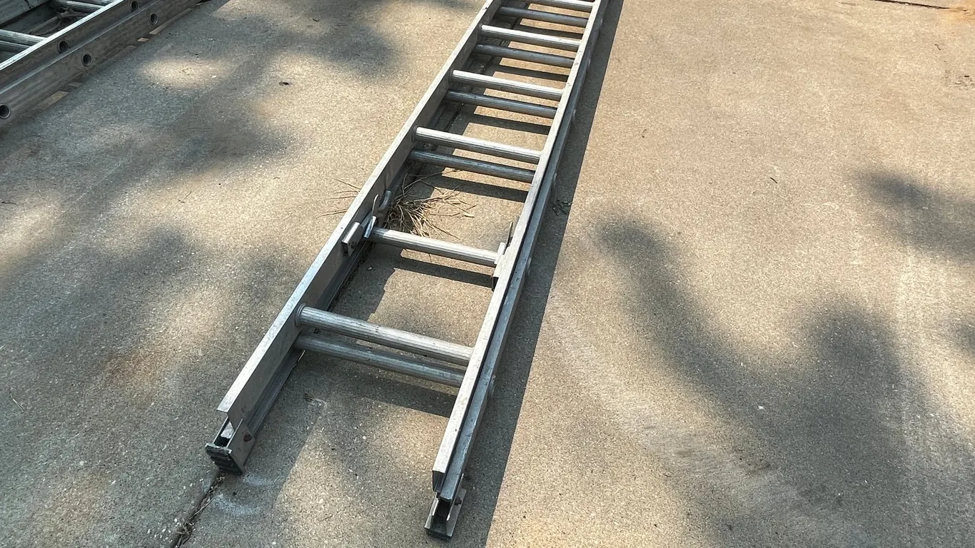 Aluminum Extension Ladder