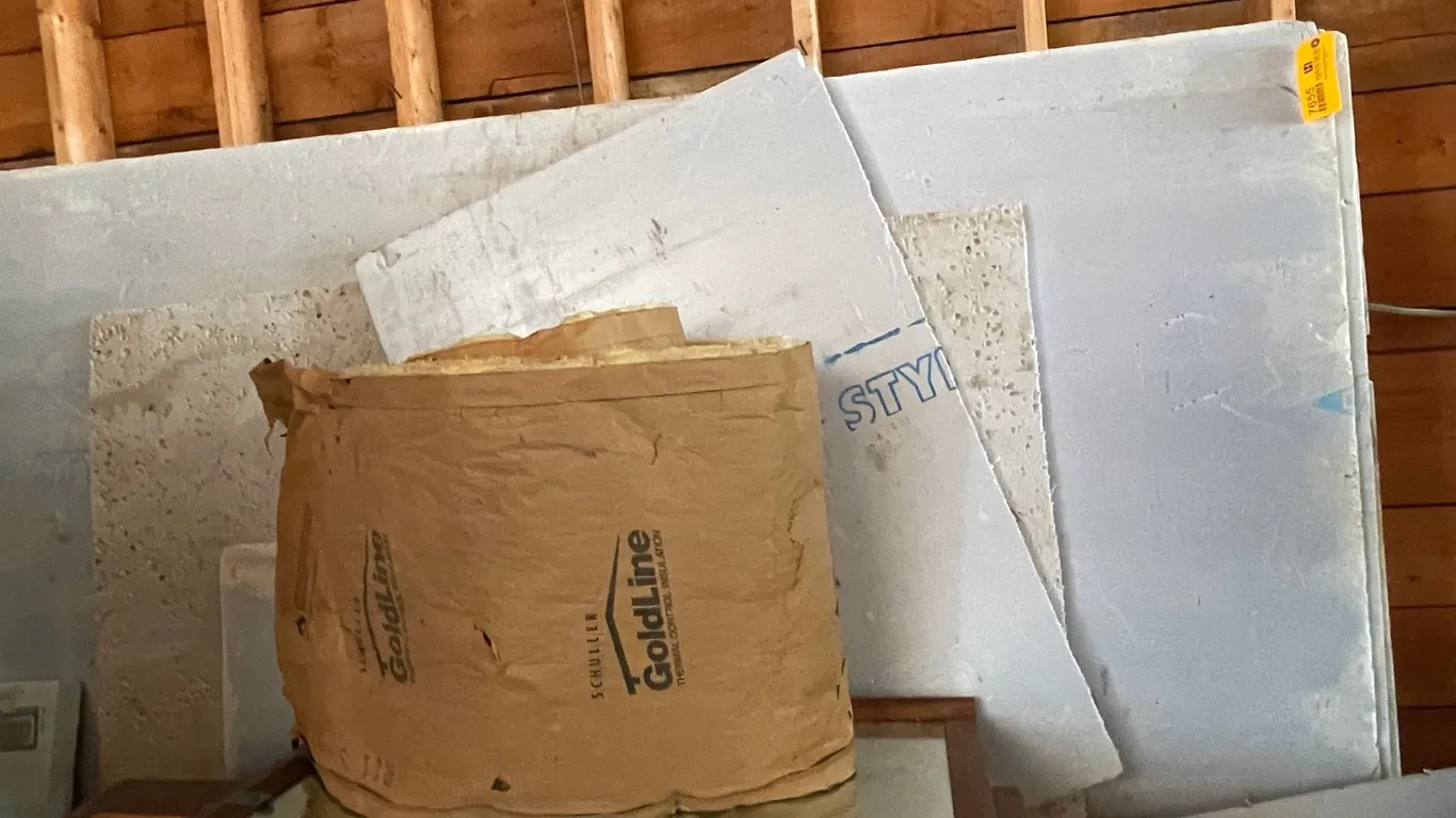 (9) Sheets of Foam Insulation and Roll of Insulation
