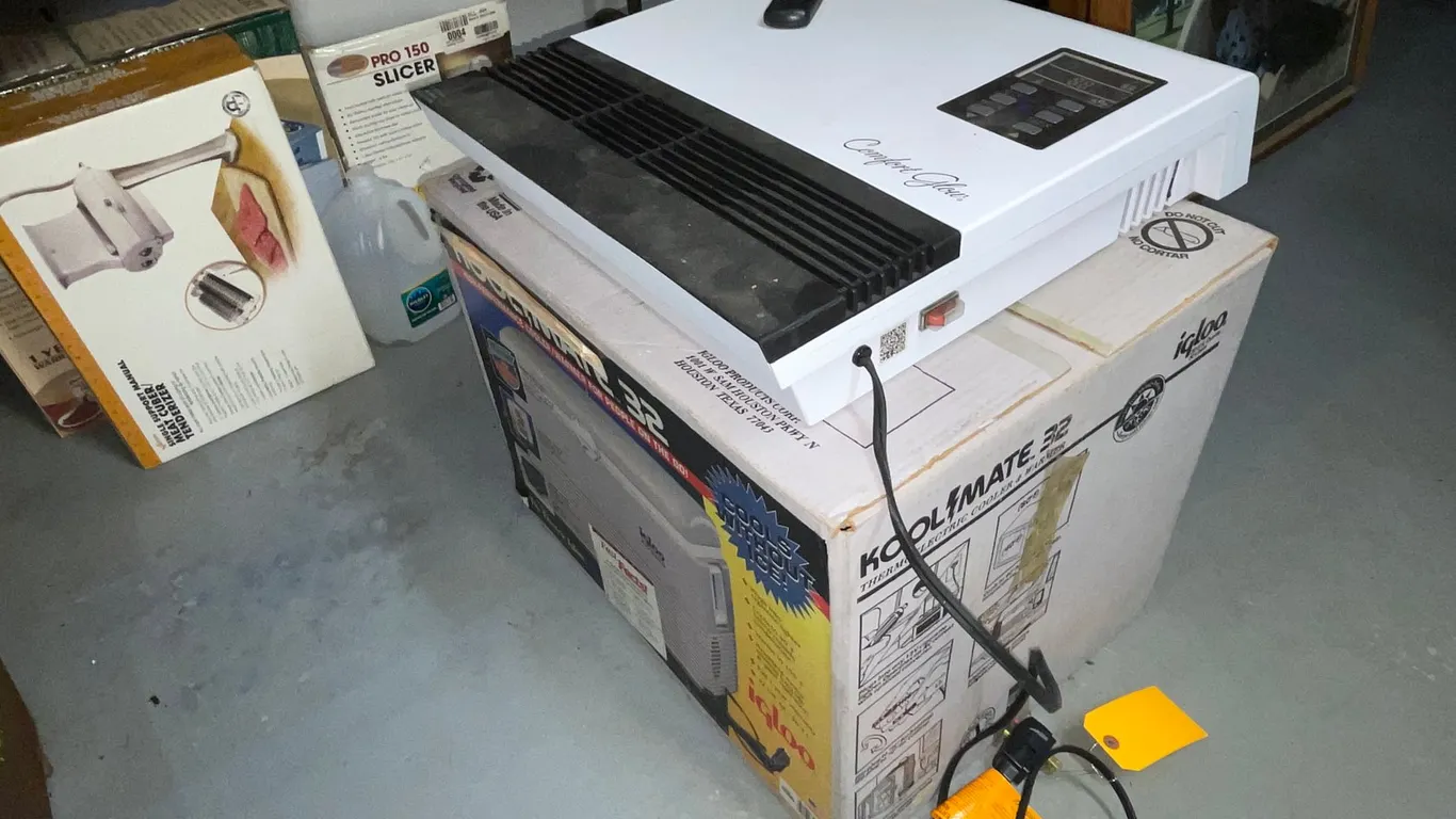 Comfort Glo Wall Mount Heater and Igloo Kool Mate 32