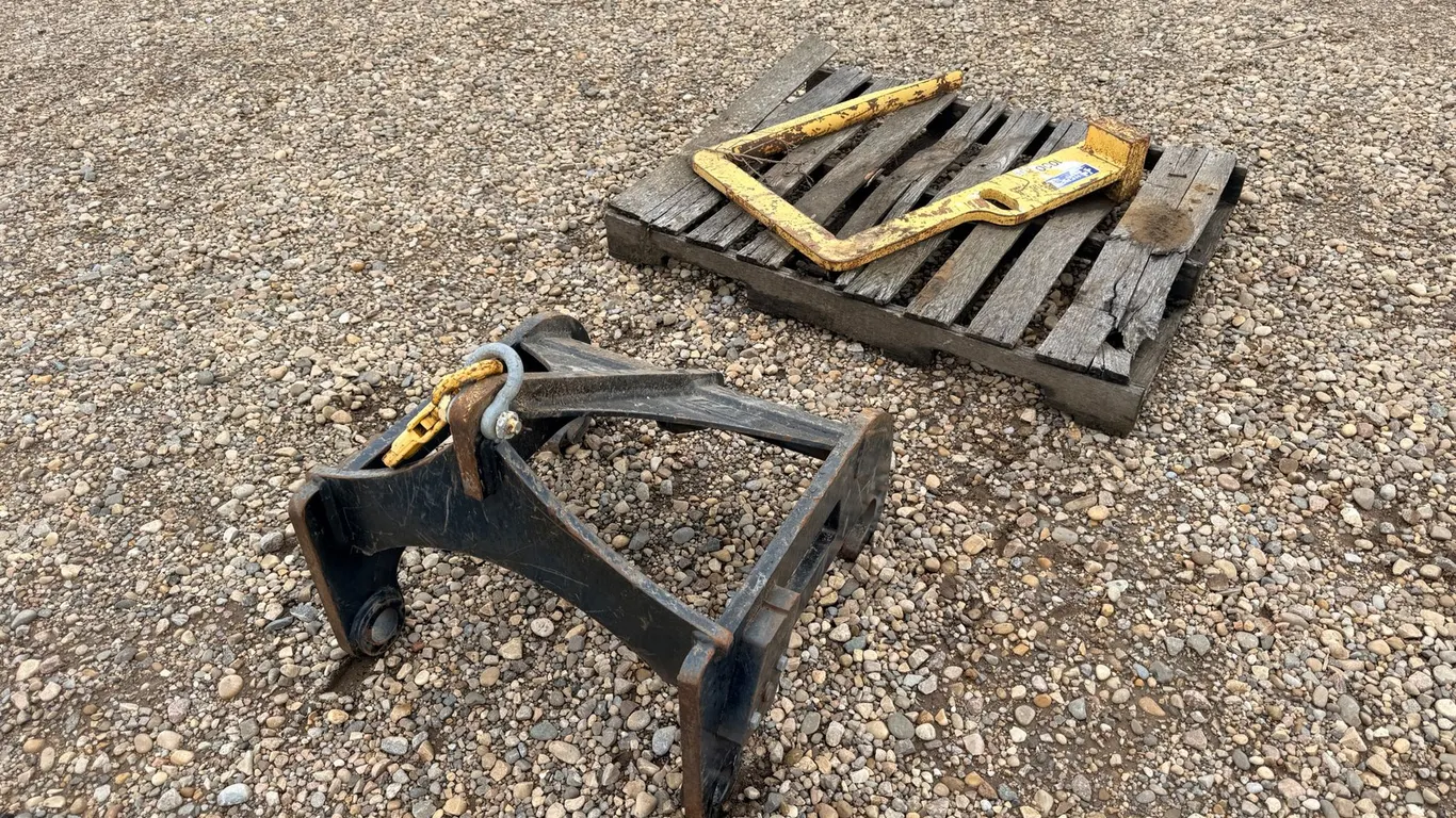 Caterpiller 5000lbs Lifting Hook Attachment