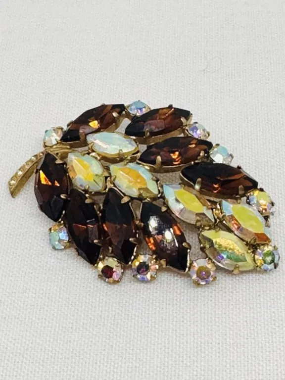1950's Fine Costume Rhinestone Brooch untested