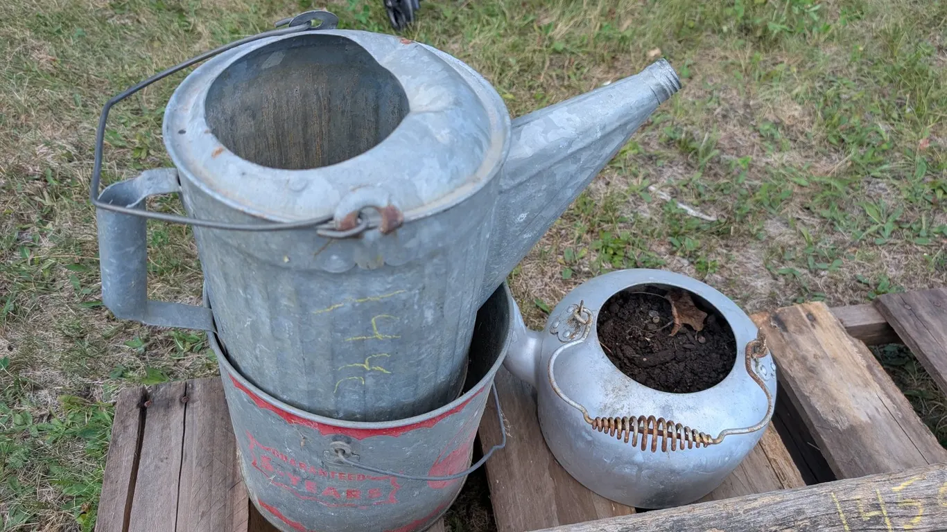 WATER CAN/BUCKET