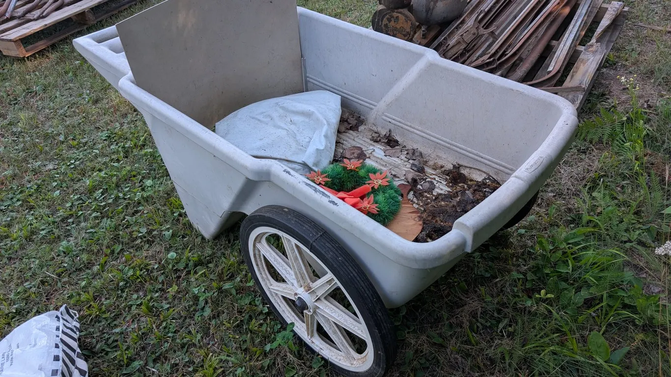 GARDEN CART