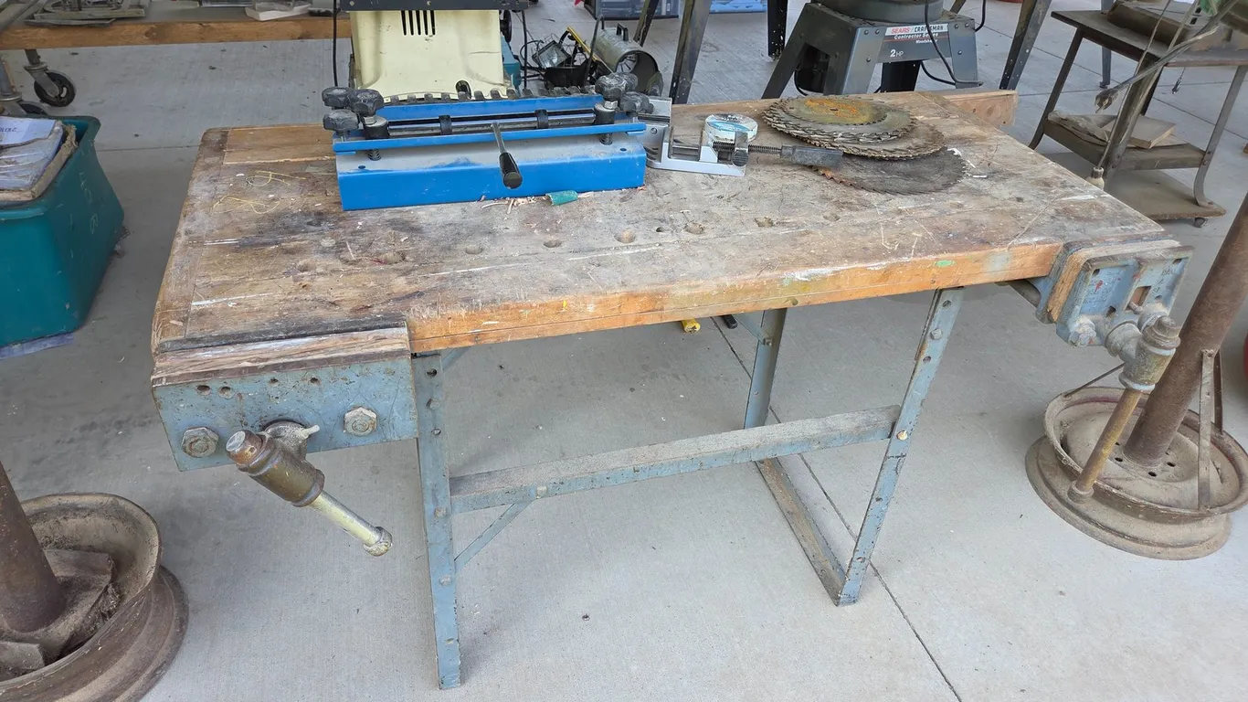 SHOP TABLE