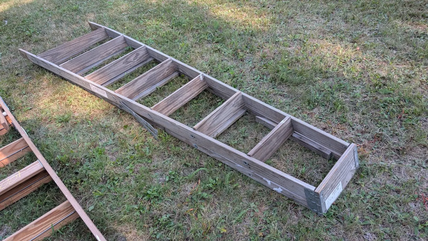 STEP LADDER