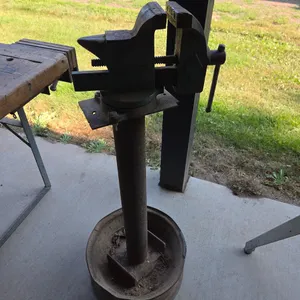 4" VISE ON STAND