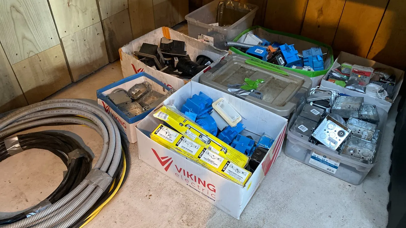LARGE ASSORTMENT OF ELECTRICAL SUPPLIES