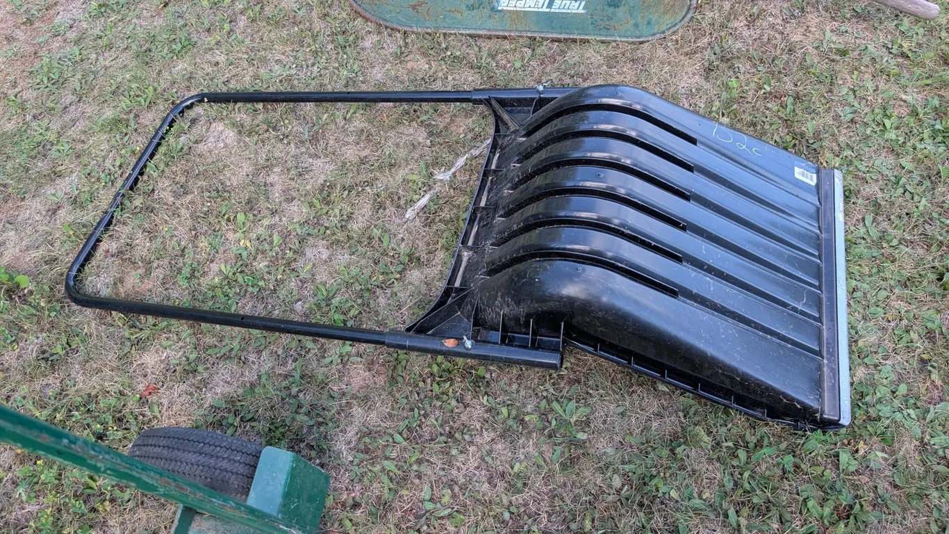 SNOW SHOVEL/PUSHER