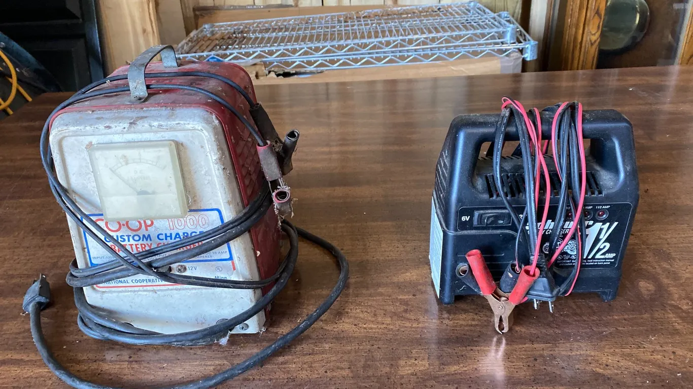 2 SMALL BATTERY CHARGERS