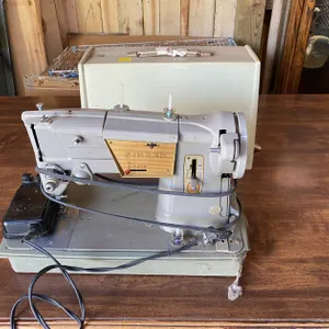 SINGER SEWING MACHINE