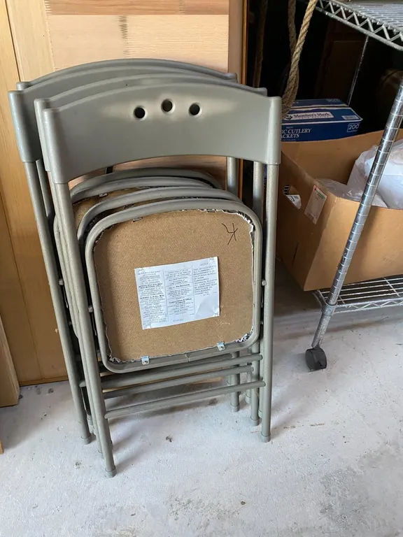 4 FOLDING CHAIRS