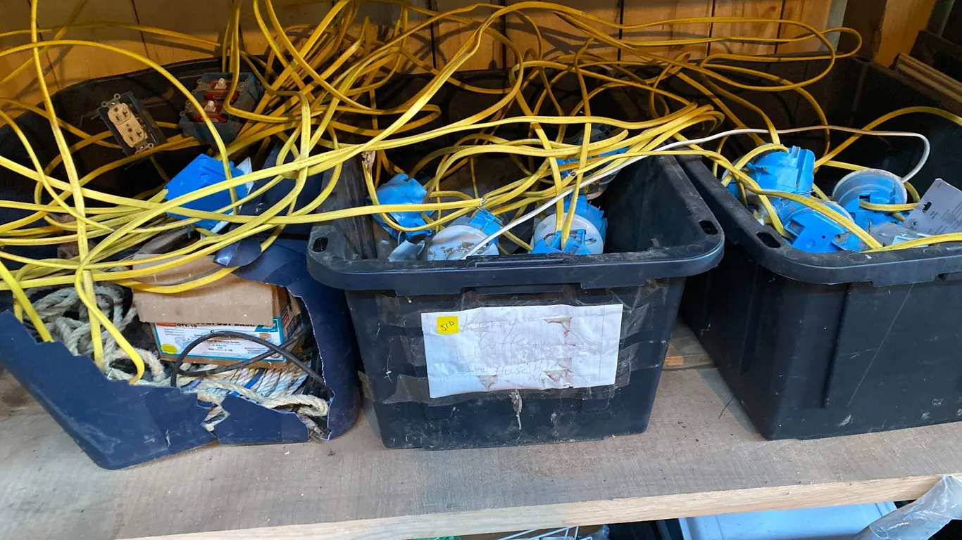 LARGE ASSORTMENT OF ELECTRICAL SUPPLIES