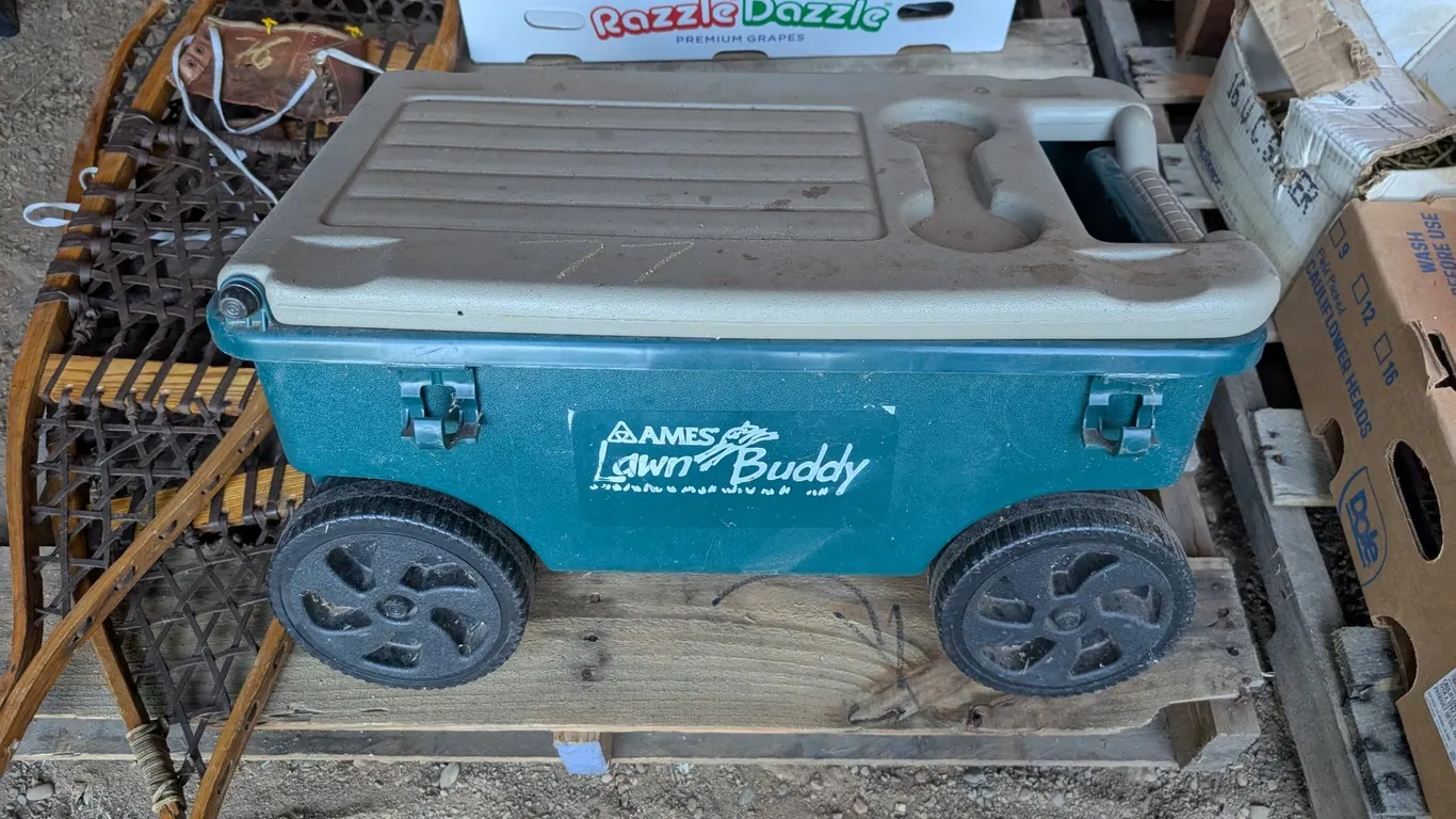 LAWN CART/TOOLS