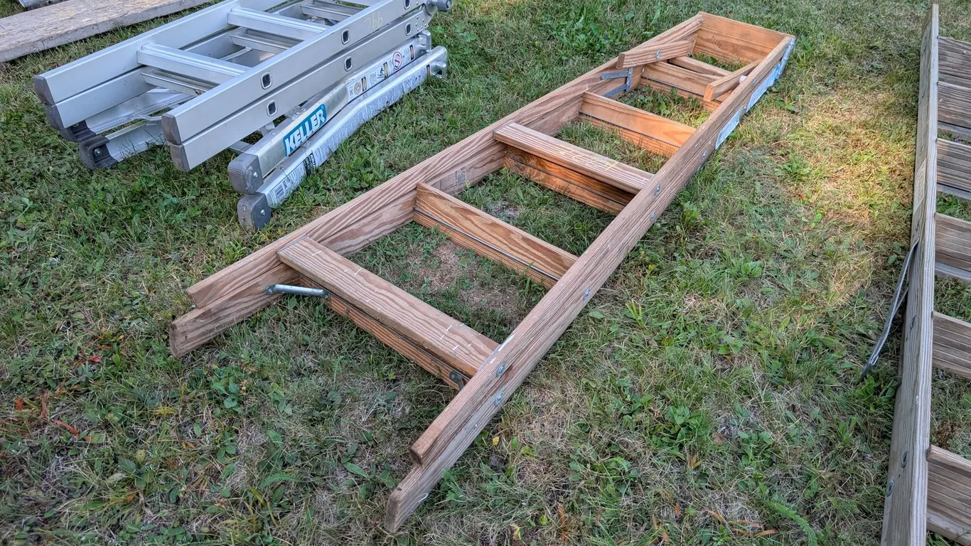STEP LADDER