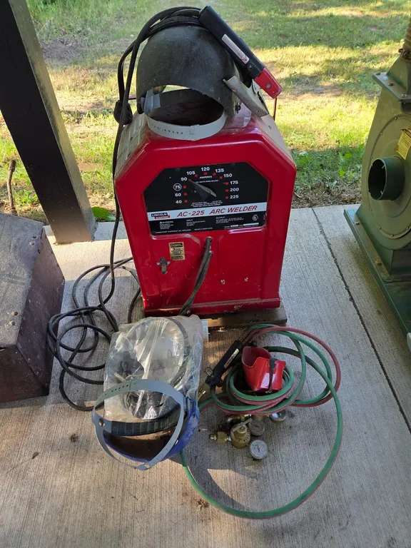 LINCOLN AC-225 ARC WELDER
