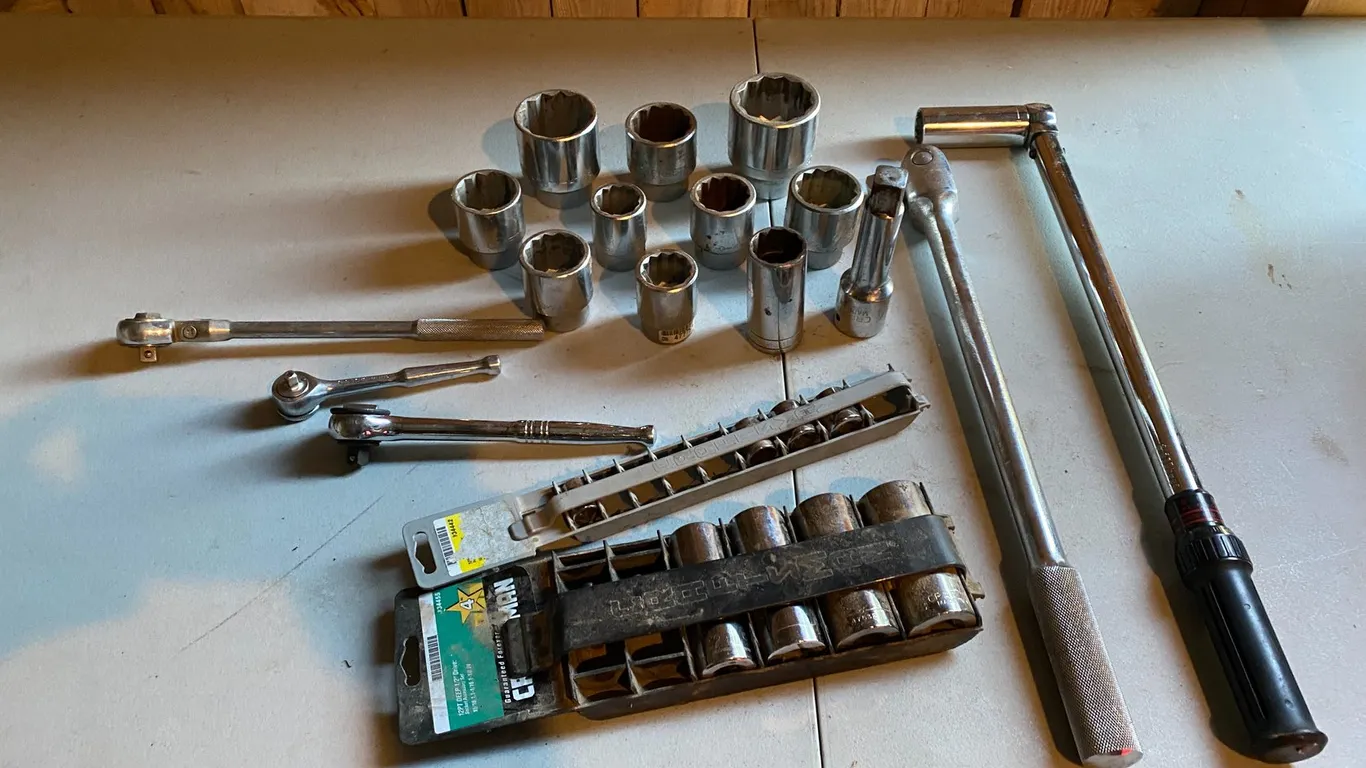 SOCKETS/WRENCHES